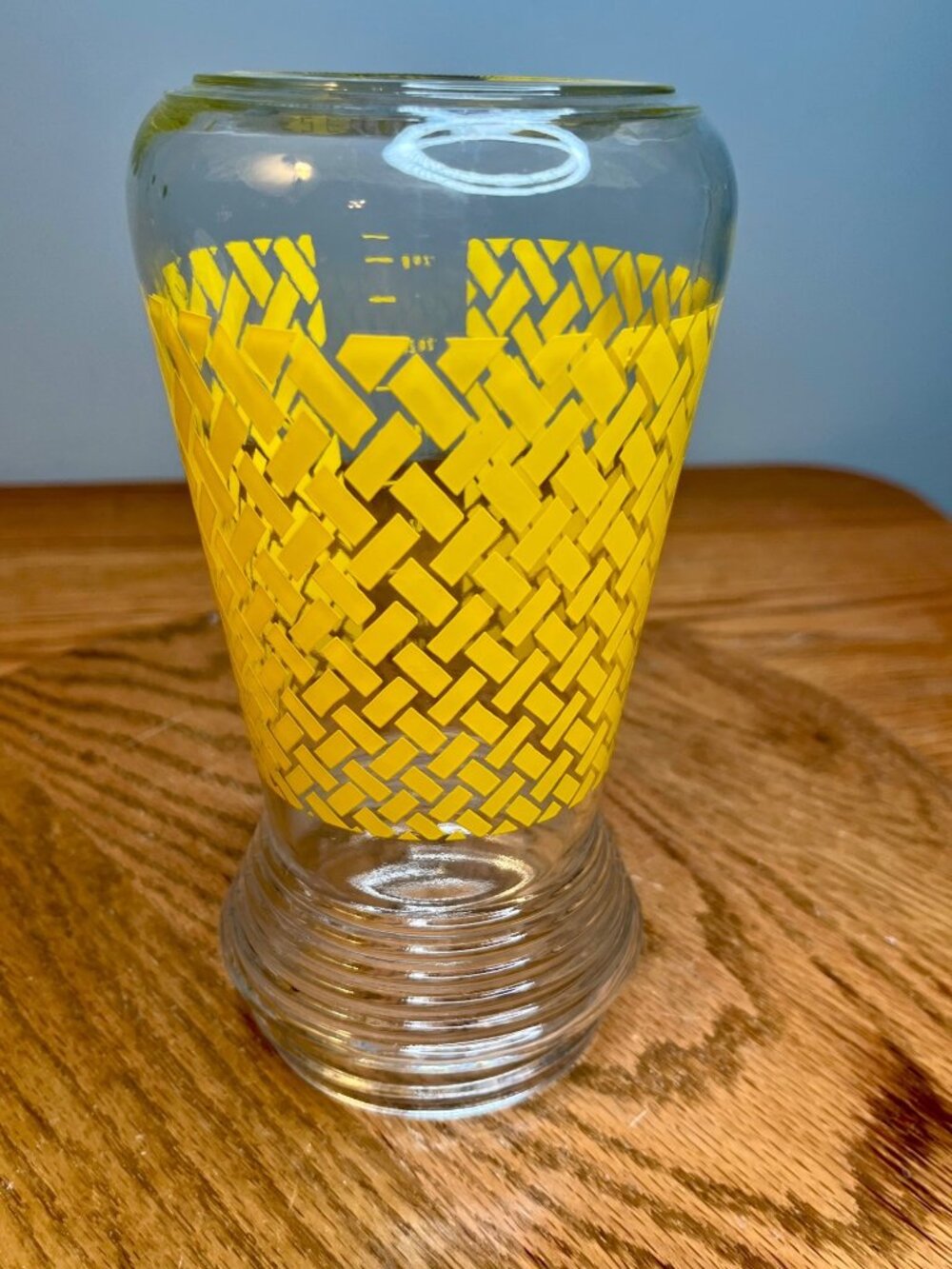 Vintage Folger's glass carafe with lid. Bright yellow basket weave design. Measu - Picture 8 of 9
